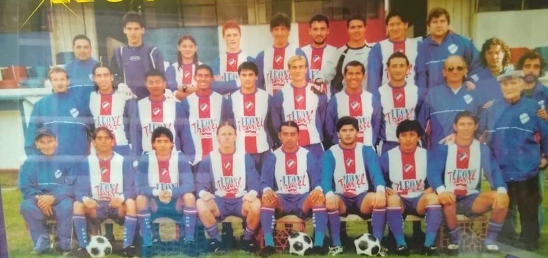 Plantel de Rosario Puerto Belgrano campeón 2001 de la Liga del Sur.