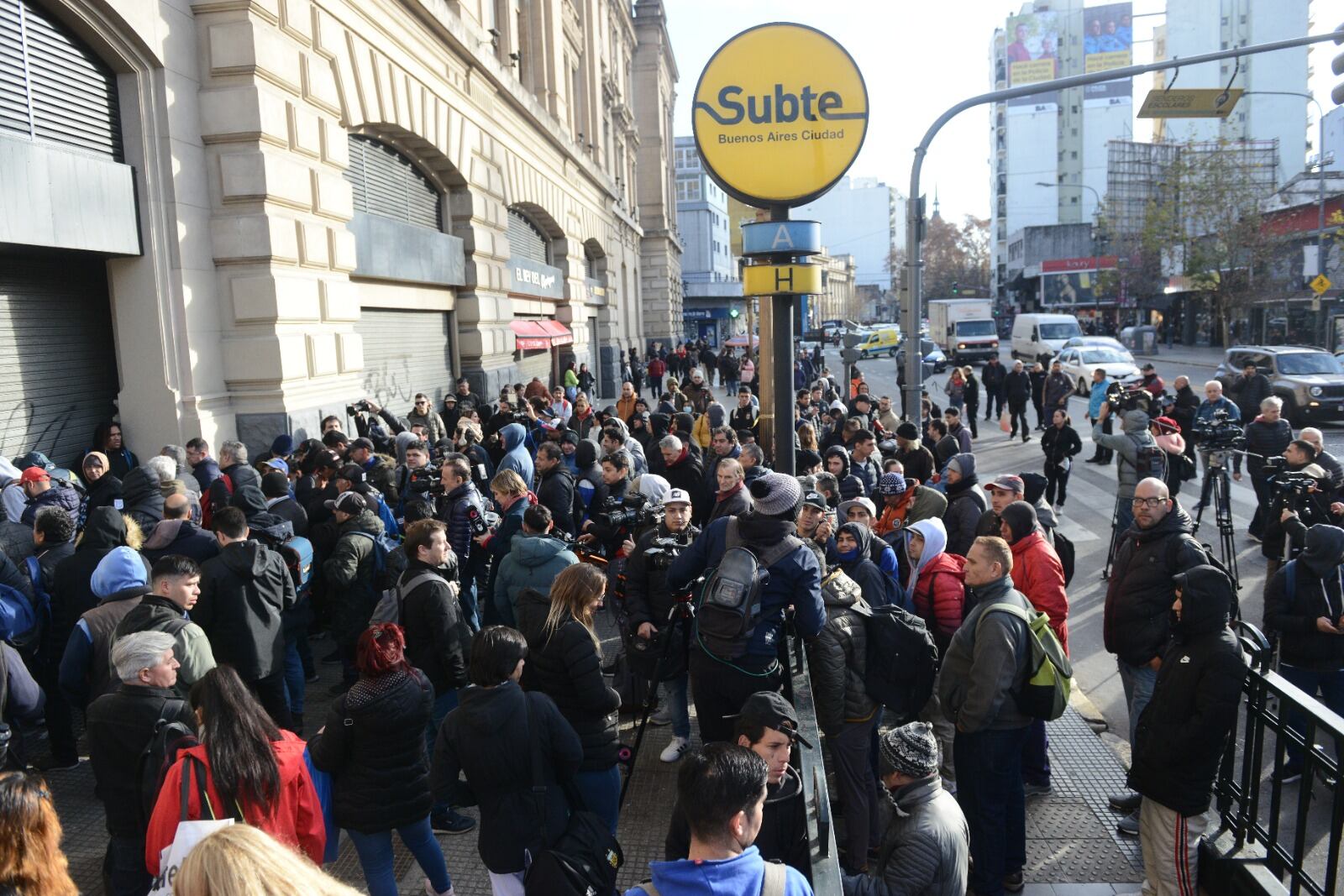 Fuerte caos en Buenos Aires por el paro de colectivos que afectó al AMBA y gran parte de todo el país.