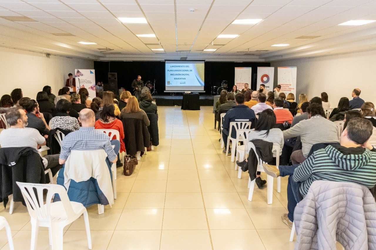 Tierra del Fuego presentó el plan de inclusión digital educativa “Conectar Igualdad”