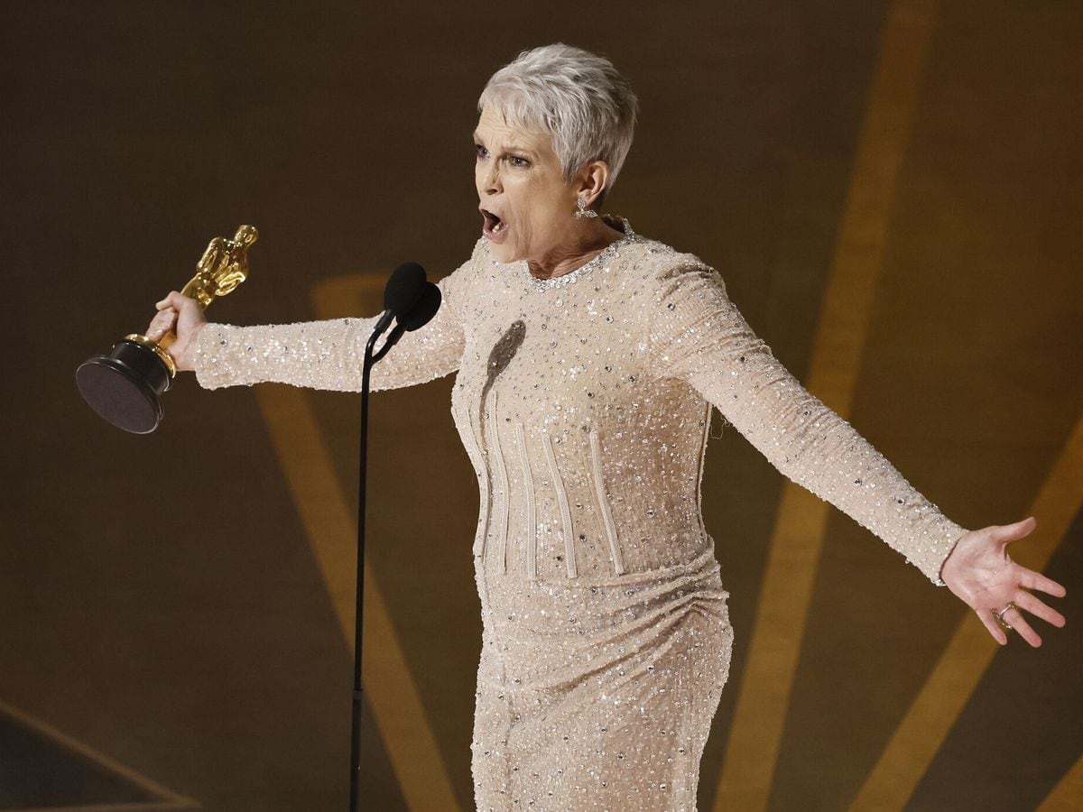 Jamie Lee Curtis con su Premio Oscar.