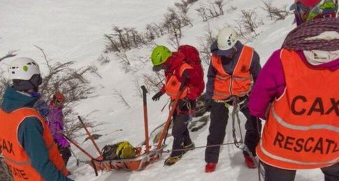 Las condiciones meteorológicas adversas y la falta de luz, obligan a los equipos de rescate a suspender temporalmente la búsqueda. Captura: X / @alepolizzo