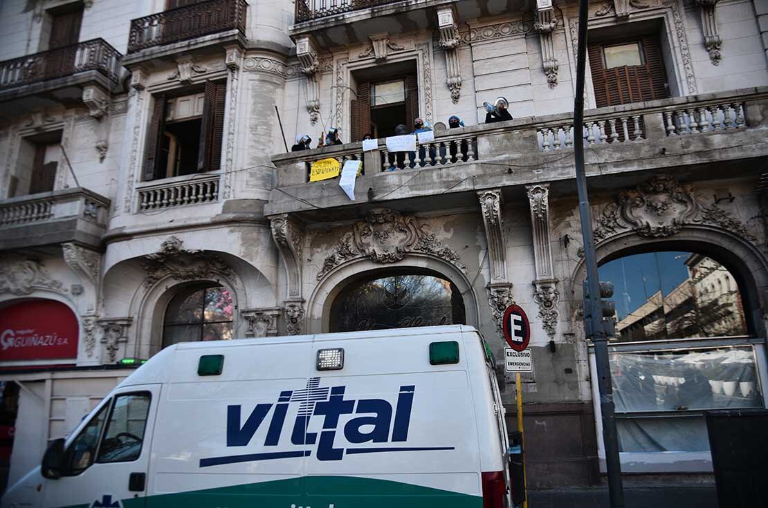 Empleados del geriátrico el ángel protestan por el cierre del mismo frente a la plaza San Martin
Fotografia Pedro Castillo