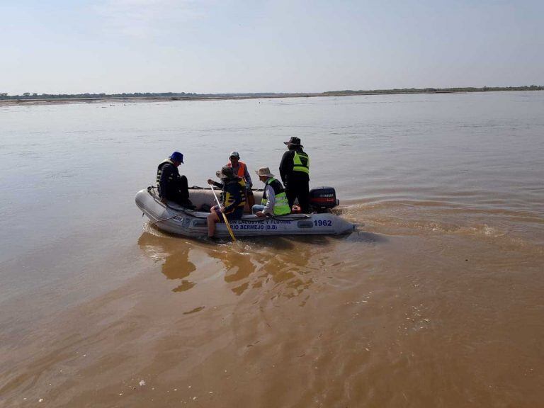 Búsqueda desesperada de un pescador de 16 años que cayó al Bermejo. (Policía de Salta)