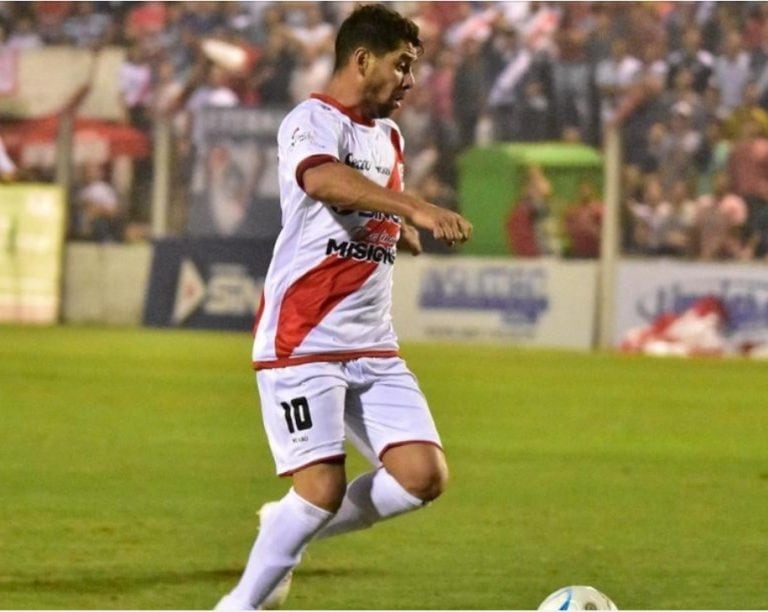 Hugo Troche dejó la camiseta de la Franja y ya entrena con Sporting de Santo Pipó. (Fórmulta Tuerca)