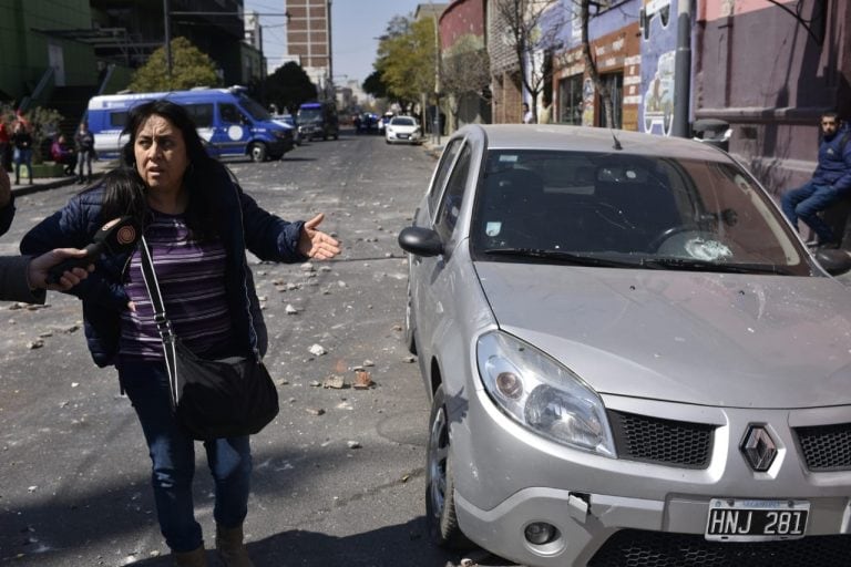 Cruce violento entre la Policía y Luz y Fuerza.