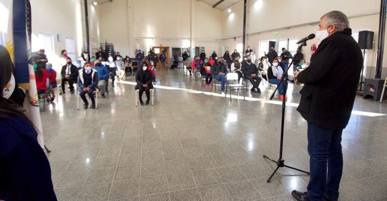 El gobernador Morales presidió en la localidad Abdón Castro Tolay, el acto de apertura de la primera fase del Programa de Apoyo Escolar “Estamos más cerca”.