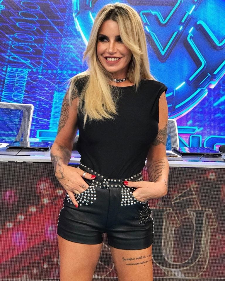 Mini short y bucaneras: Flor Peña encandiló en el Súper Bailando con su look "todo negro" (Foto: Instagram/ @flor_de_p)