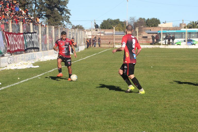 Menéndez y Burgos (8), no seguirán en el rojinegro.