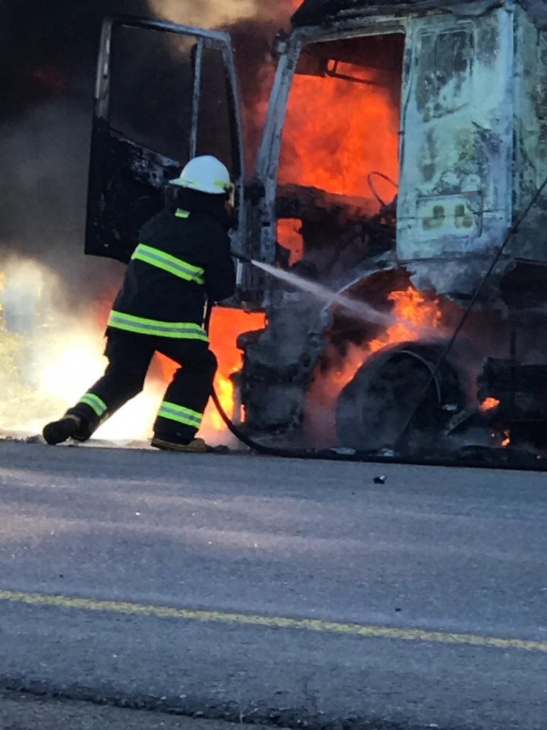 Camión incendiado
Crédito: Bomberos