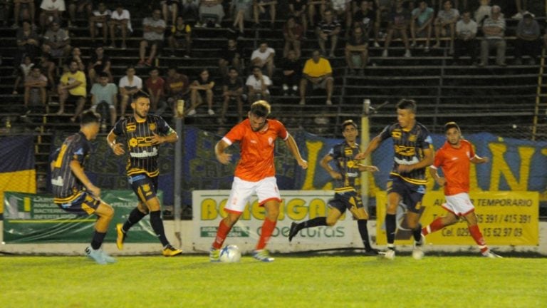 Damiá Fernández fue titular en Huracán