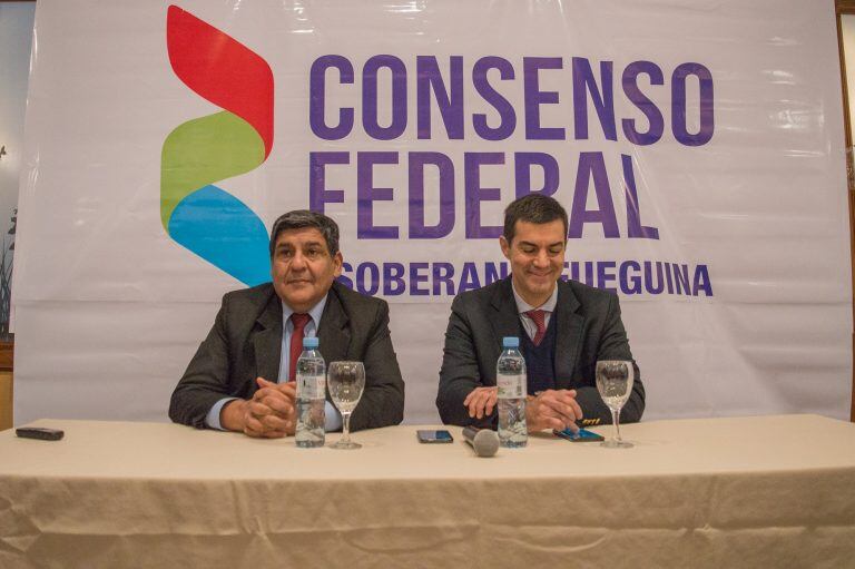 Conferencia de prensa de la fórmula Consenso Federal - Juan Manuel Urtubey (pre candidato a vicepresidente) . Juan Carlos Arcando (pre candidato a Senador nacional).