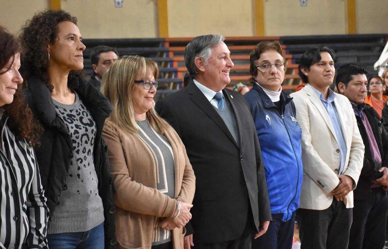 Los ministros Ada Galfré (Desarrollo Humano) y Agustín Perassi (Gobierno y Justicia) presidieron el acto inaugural del torneo.