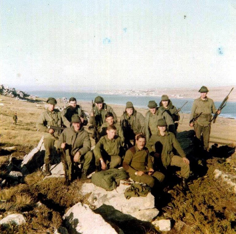 Soldados argentinos resistiendo en Monte Longdon