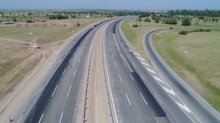 El primer tramo de la autopista Córdoba-Carlos Paz de cuatro vías ya está inaugurado.