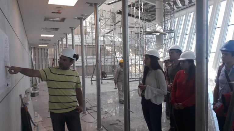 La recorrida se centró en mostrar las mejoras realizadas en la terminal aérea.