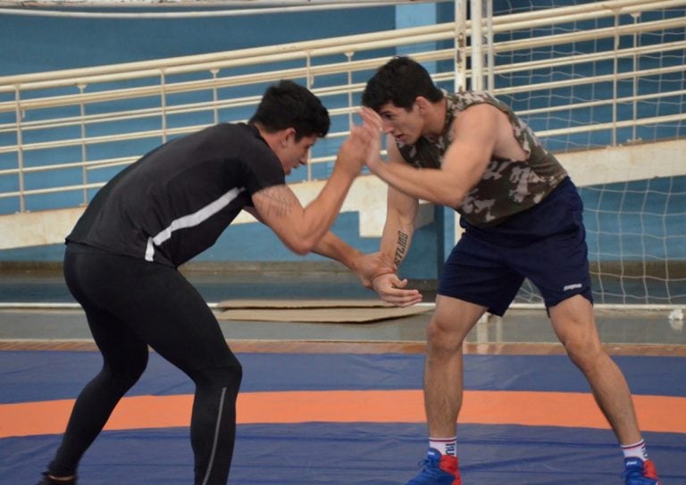 Ricardo Báez durante su entrenamiento en Misiones a las órdenes de Erik León. (MisionesOnline)