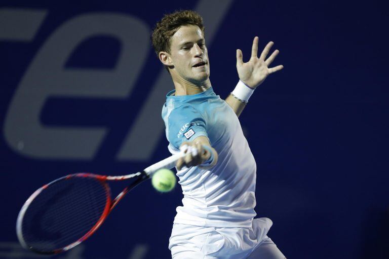 MEX104. ACAPULCO (MÉXICO), 27/02/2018.- El tenista argentino Diego Schwartzman en acción ante el tenista español Fernando Verdasco hoy, martes 27 de febrero de 2018, durante un partido correspondiente a la segunda jornada del Abierto Mexicano de Tenis que se celebra en pista rápida en Acapulco (México). EFE/José Méndez