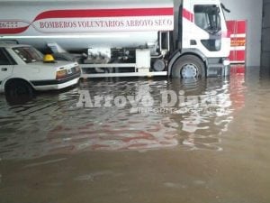 El cuartel de los bomberos de Arroyo Seco quedó bajo el agua.