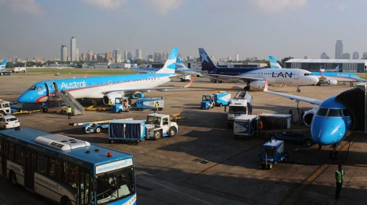 Un piloto privado interfirió las comunicaciones en Aeroparque