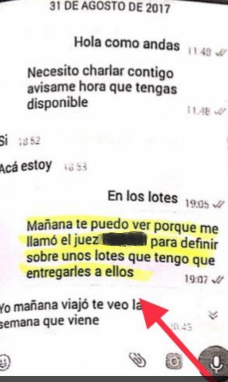 Charla de whatsapp: documentos apócrifos por los que logró una enorme resonancia mediática y judicial, dijo que debía “entregarles unos lotes al juez