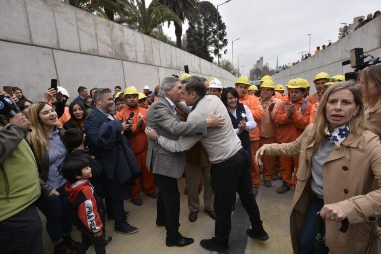 Ramón Mestre en la inauguración del Nudo Vial de Plaza España en medio de las protestas de taxistas y remiseros por la llegada de Uber.