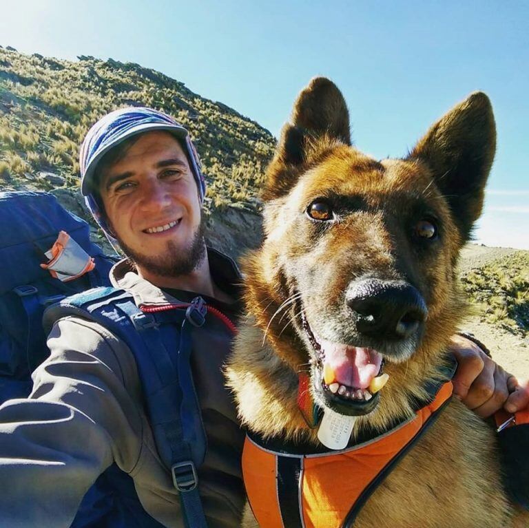 Sebastián y su perro NGurú unieron La Quiaca con Ushuaia. (Facebook Rodar Tierra)