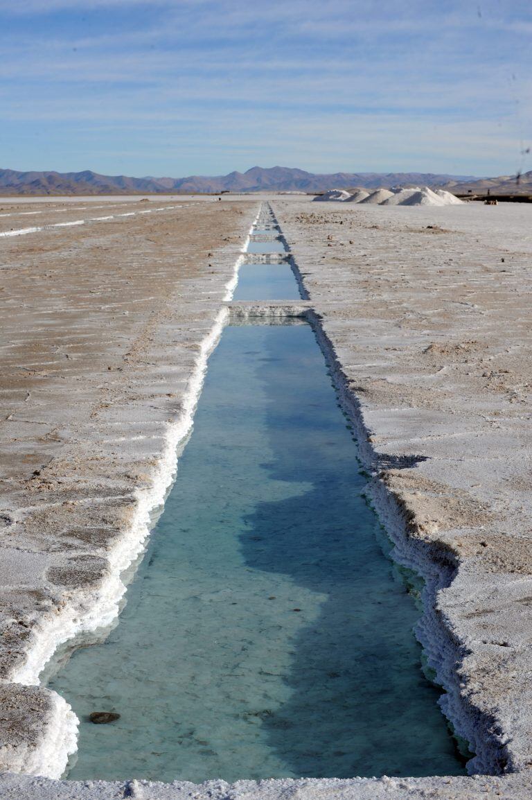 Picture taken on July 12, 2011 of salt pits at Salinas Grandes (Big Salt Pans), one of Argentina's greatest depressions with an exposed surface of over 12,000 hectares of salt at 3450 m above sea level, some 190 km from San Salvador de Jujuy, in the Argentine provinces of Jujuy and Salta.  AFP PHOTO/Evaristo SA
 jujuy  jujuy salinas grandes salar salares sal