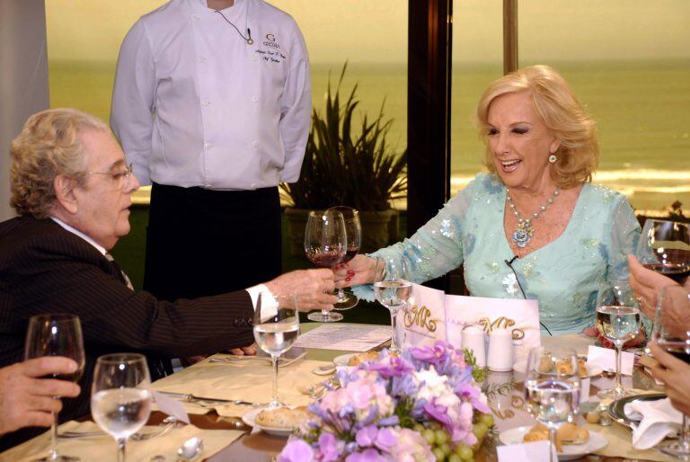 DYN26, MAR DEL PLATA 04/01/10, MIRTHA LEGRAND JUNTO A ANTONIO GASALLA, EN SUS TRADICIONALES ALMUERZOS.FOTO:DYN/GENTILEZA. mar del plata mirtha legrand antonio gasalla programa de television almorzando con mirtha legrand actor comico humorista conductora d