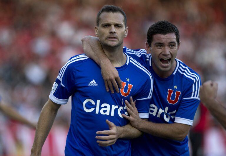 Guillermo Marino con Ramón Fernández en la U de Chile. (Foto: Eduardo Di Baia/AP)