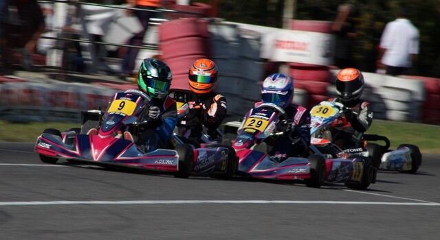 Karting sobre asfalto en Colonia Caroya