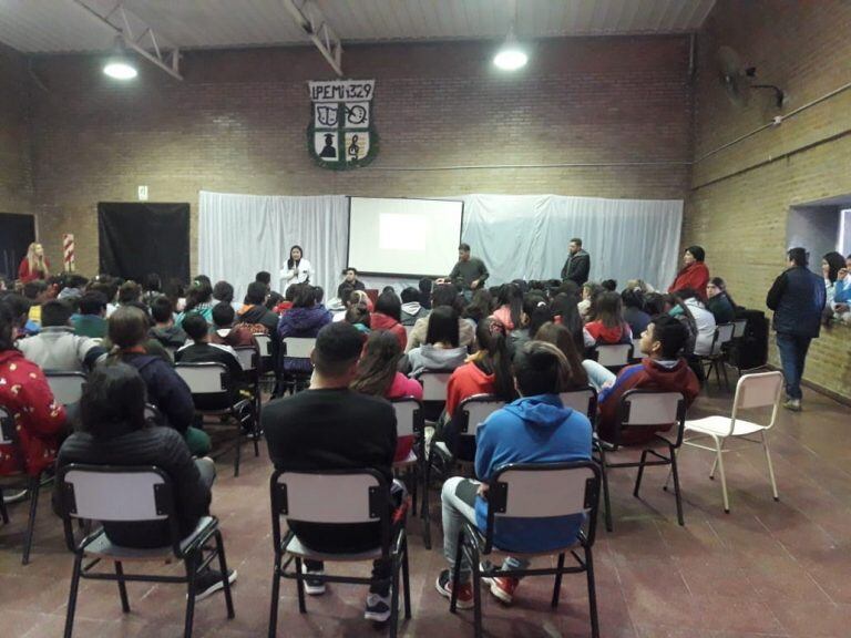 Charla Ciber Acoso y Grooming en Arroyito