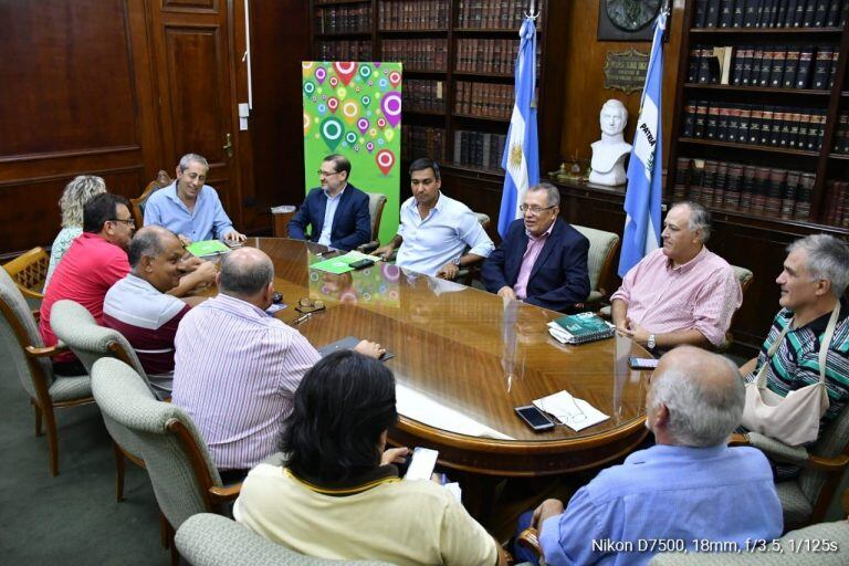 Reunión entre el gobierno y los gremios docentes.