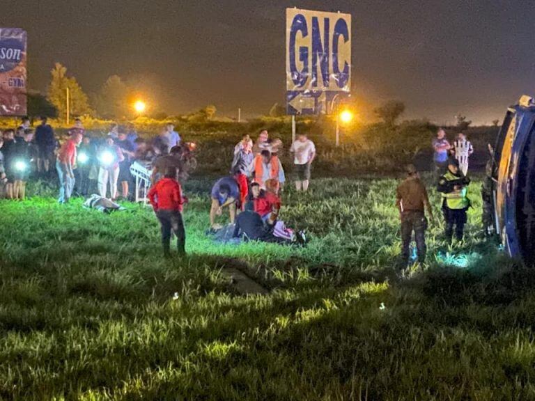 Son dos los muertos en el choque entre un camión y un colectivo en la ruta 34