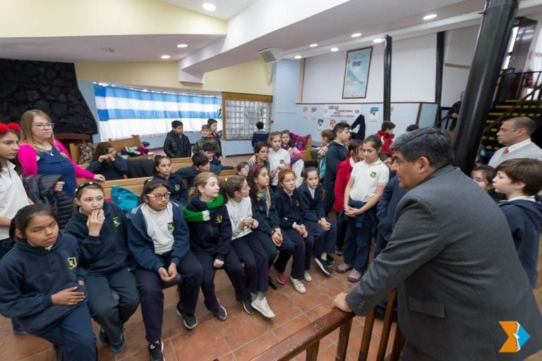 Alumnos visitan la Legislatura de TDF