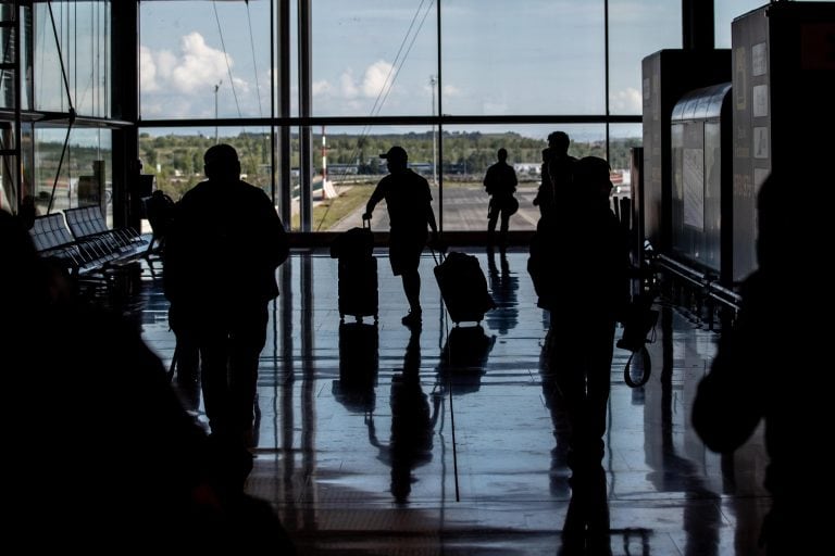 Pasajeros varados. EFE/Rodrigo Jiménez