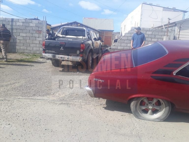 Choque entre una camioneta Mitsubishi L200 y un automóvil Chevrolet