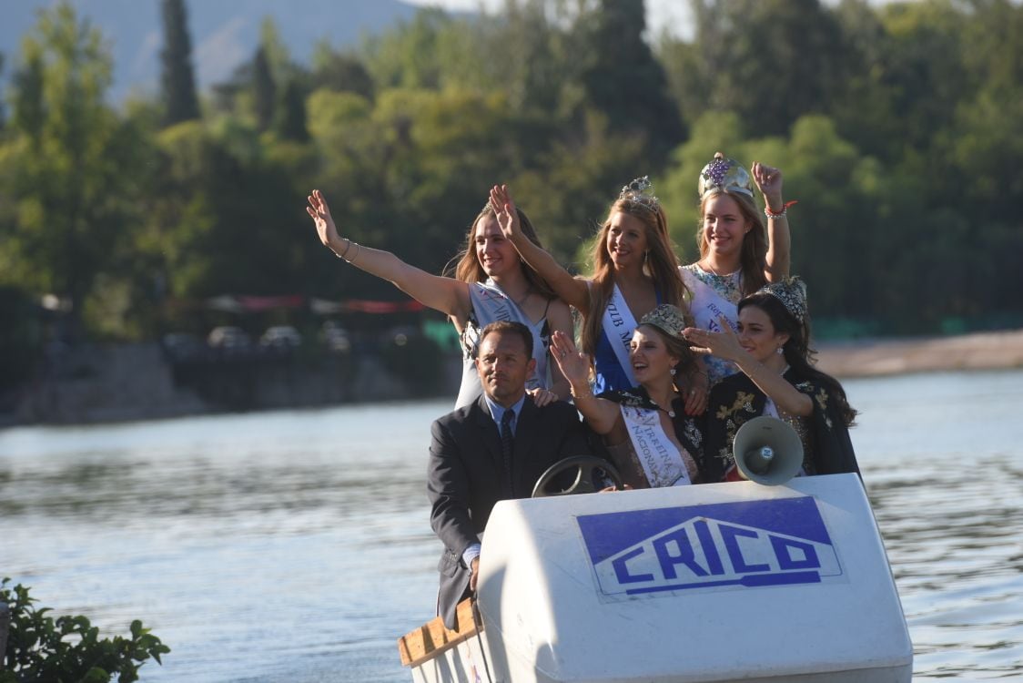  Regata Internacional Vendimia: tendrá la Final del Ocho con Timonel, un espectáculo aéreo y acuático y el tradicional paseo en lancha de la reina y virreina nacionales 2022.
