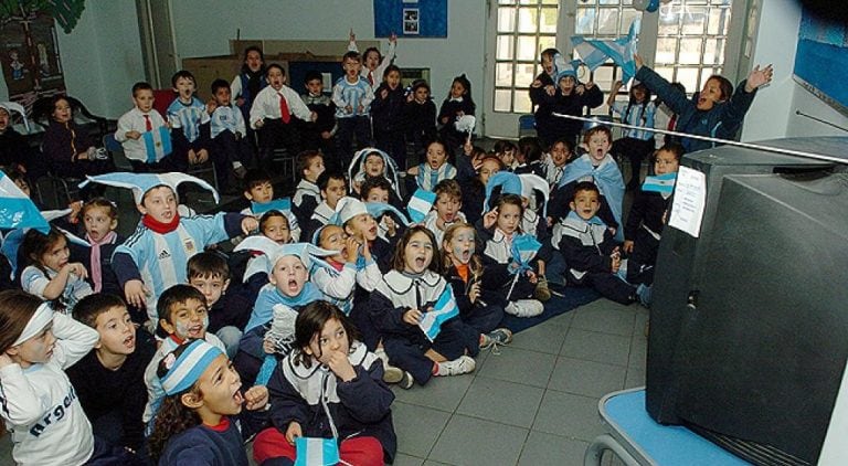 Los chicos podrán ver los partidos de la Selección en las escuelas.