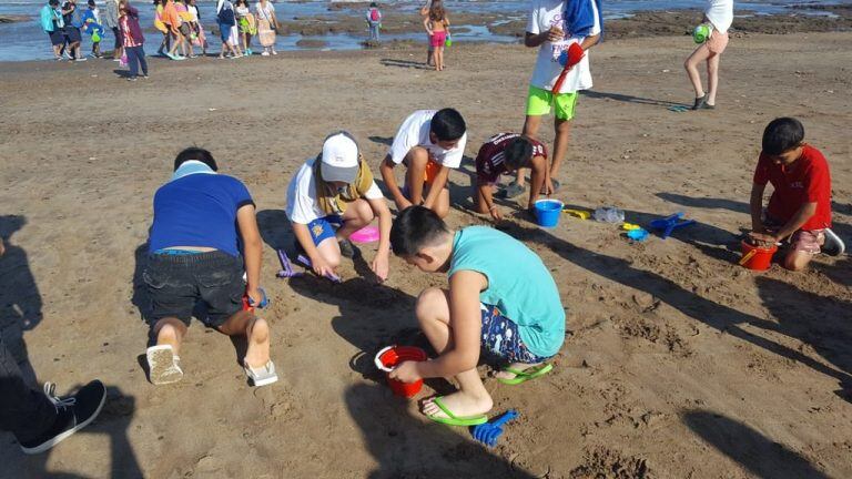 Los chicos sanjuaninos disfrutaron de la playa de Chapadmalal.