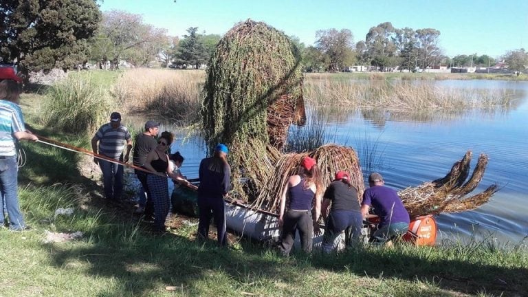 FB: Bellas Artes Azul
Intervención artística en el Lago Guemes