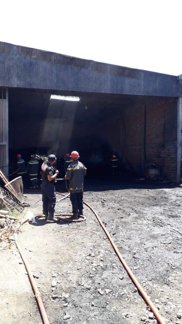 El trabajo de Bomberos se extendió por varias horas en la zona