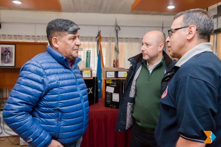 Arcando con bomberos voluntarios