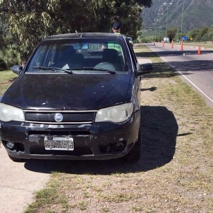 El Fiat Siena que atropelló a una joven en San Luis. Foto: Policía de San Luis.