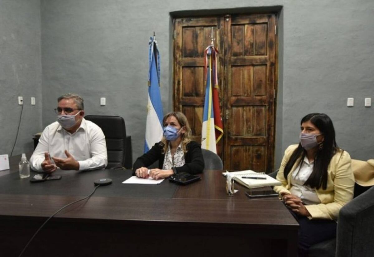 El gobernador Raúl Jalil se reunió con representantes de la salud pública y privada