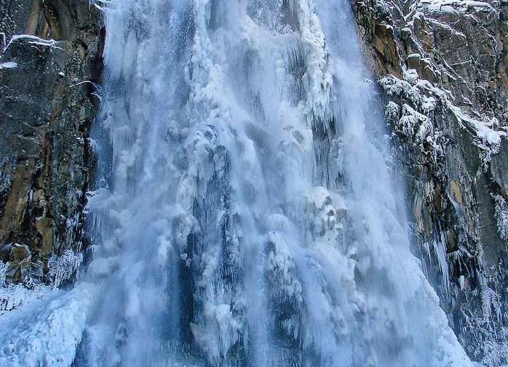 Se congeló la cascada La Fragua.