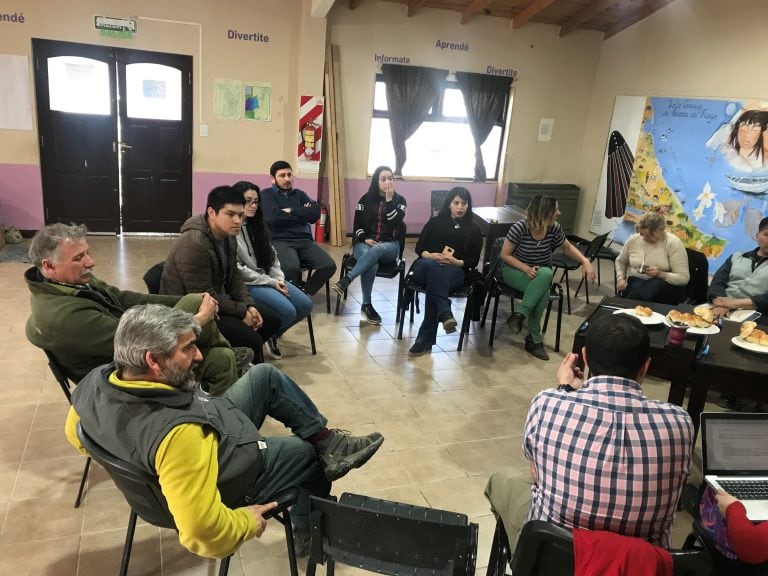 Grupo de emprendedores en el taller de capacitación y necesidades en la Casa de la Cultura, Tolhuin Tierra del Fuego.