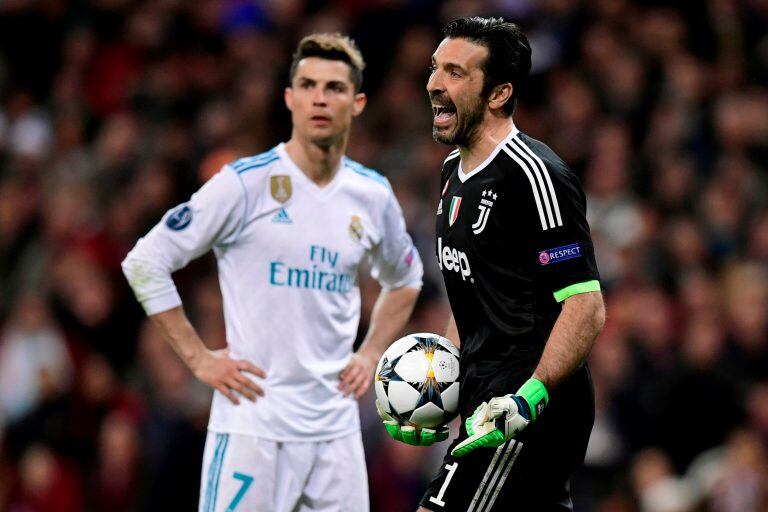 Cristiano Ronaldo y Gianluigi Buffon, ¿futuros compañeros en Juventus? / AFP PHOTO / JAVIER SORIANO