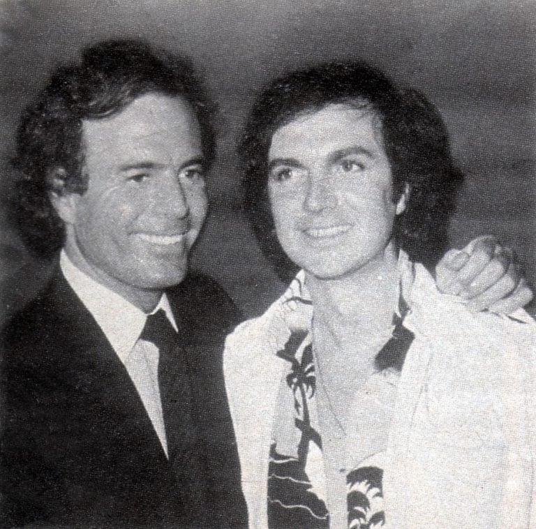 Camilo Sesto junto a Julio Iglesias, en una foto de archivo (Foto: El Mundo)