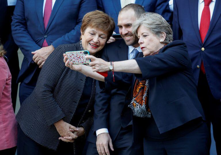 Kristalina Georgieva, Martin Guzman y la secretaria de la comisión económica de la ONU para Latinoamérica, Alicia Barcena Ibarra (REUTERS/Remo Casilli)