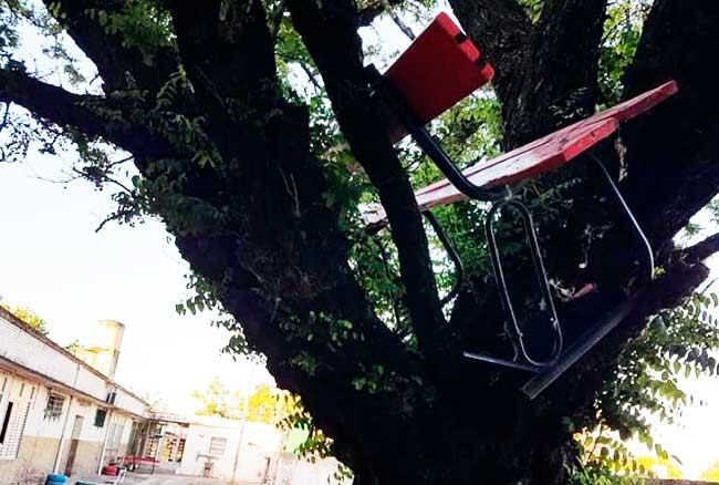 El martes las autoridades encontraron la escuela vandalizada.